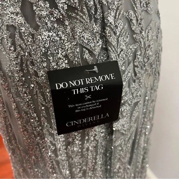 CINDERELLA DIVINE Fitted Long Glitter Evening Dress With Feathers Sleeves - Picture 15 of 16